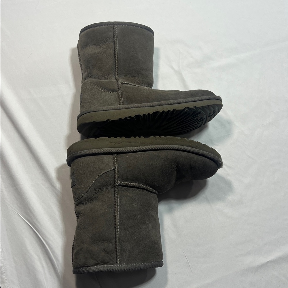 Grey uggs size 3 - Picture 6 of 8
